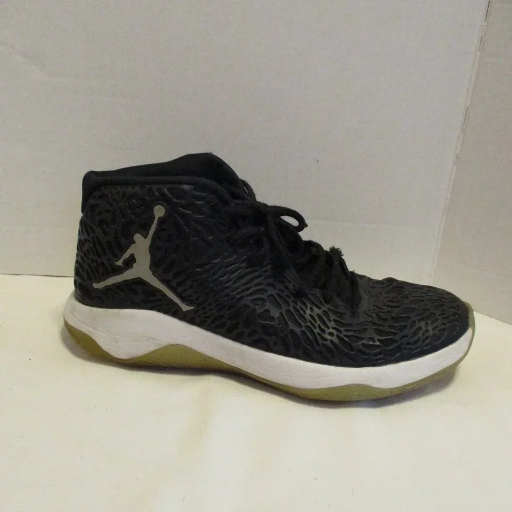 Jordan Shoes Men Size 9.5 Black White Fitness Athletic Basketball Sneakers